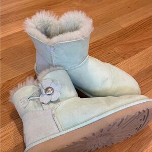 UGG Light Blue Fur Boots with Flower Tab - Sz 7
